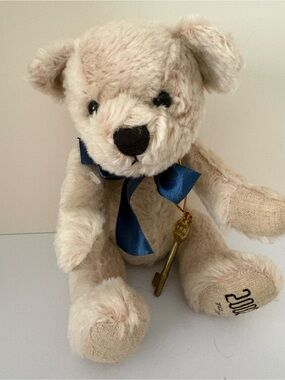 RBI 100th Anniversary Teddy Bear. Cream w/Decorative Key. Numbered.